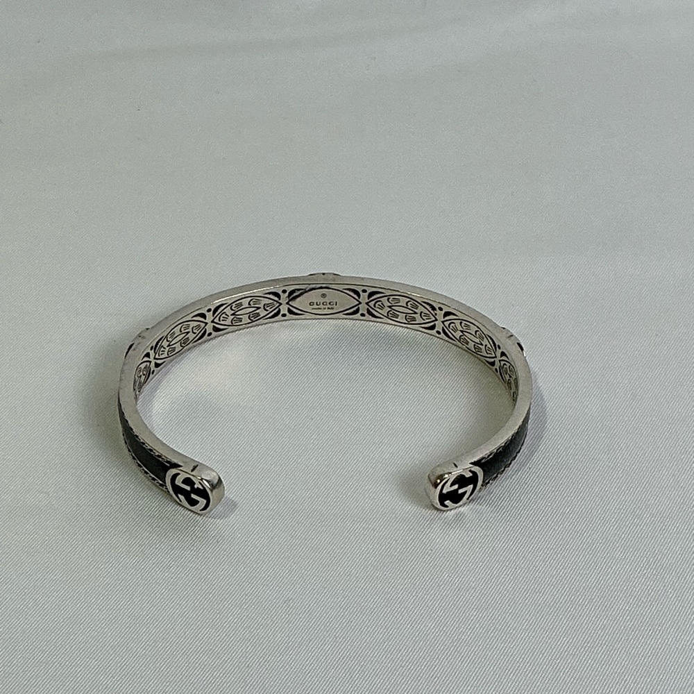 Gucci Unisex Interlocking G Sterling Silver Enamel Cuff Black Silver Bracelet